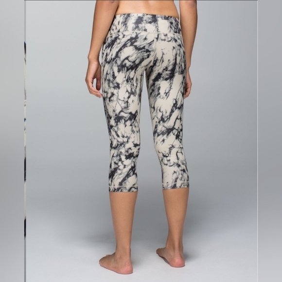 Lululemon Wunder Under Crop Full on Luxtreme - Picture 8 of 9